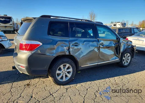 2012 Toyota Highlander Base z USA, uszkodzony, nr VIN 5TDBK3EH2CS099554